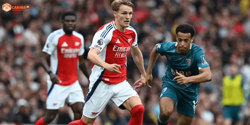 Không khí cuồng nhiệt trên khán đài Emirates Stadium trước trận Arsenal vs AFC Bournemouth